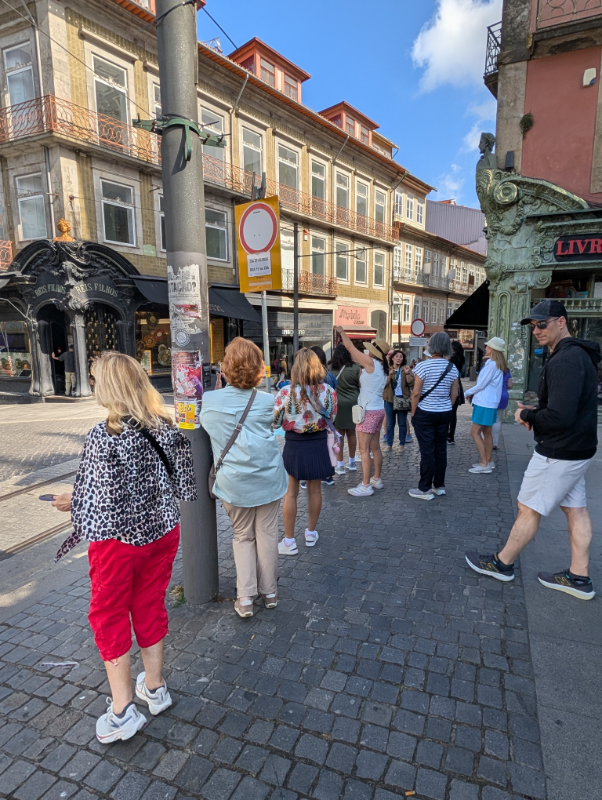 Guests walking through Porto with a local guide