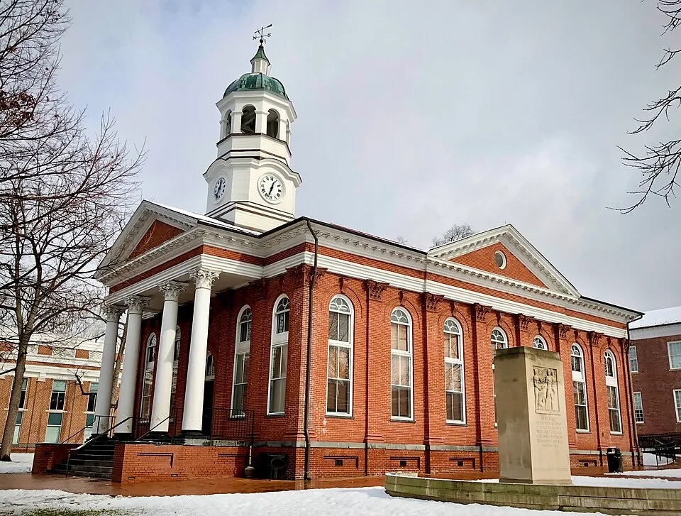 The Loudoun County Courthouse in Leesburg