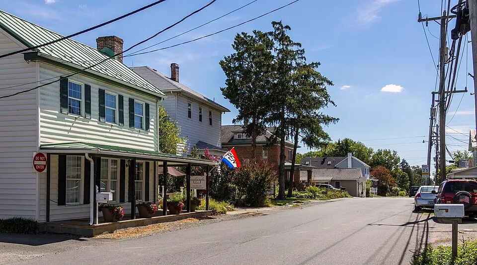 A street in the Lovettsville historic district